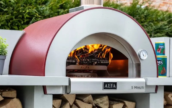 Alfa Forni wood fired outdoor pizza oven